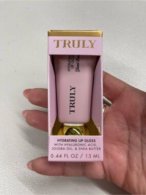 TRULY Hydrating Lip Gloss - glazed donut